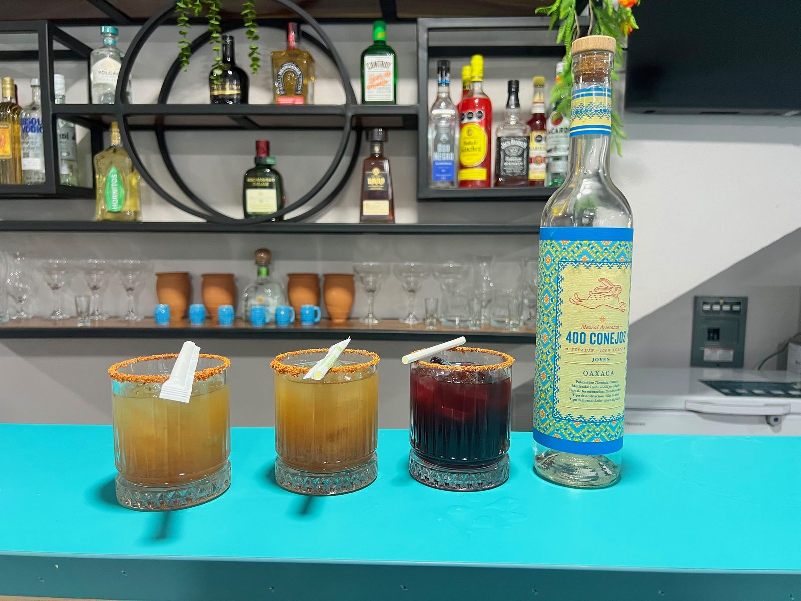 Barra de Restaurante Tita: mezcal artesanal y cócteles