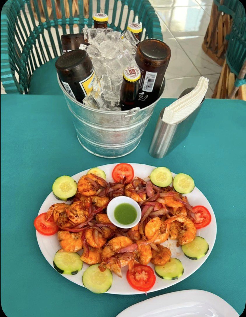 Botana Tita: camarones preparados con cubeta de cervezas — Restaurante Tita